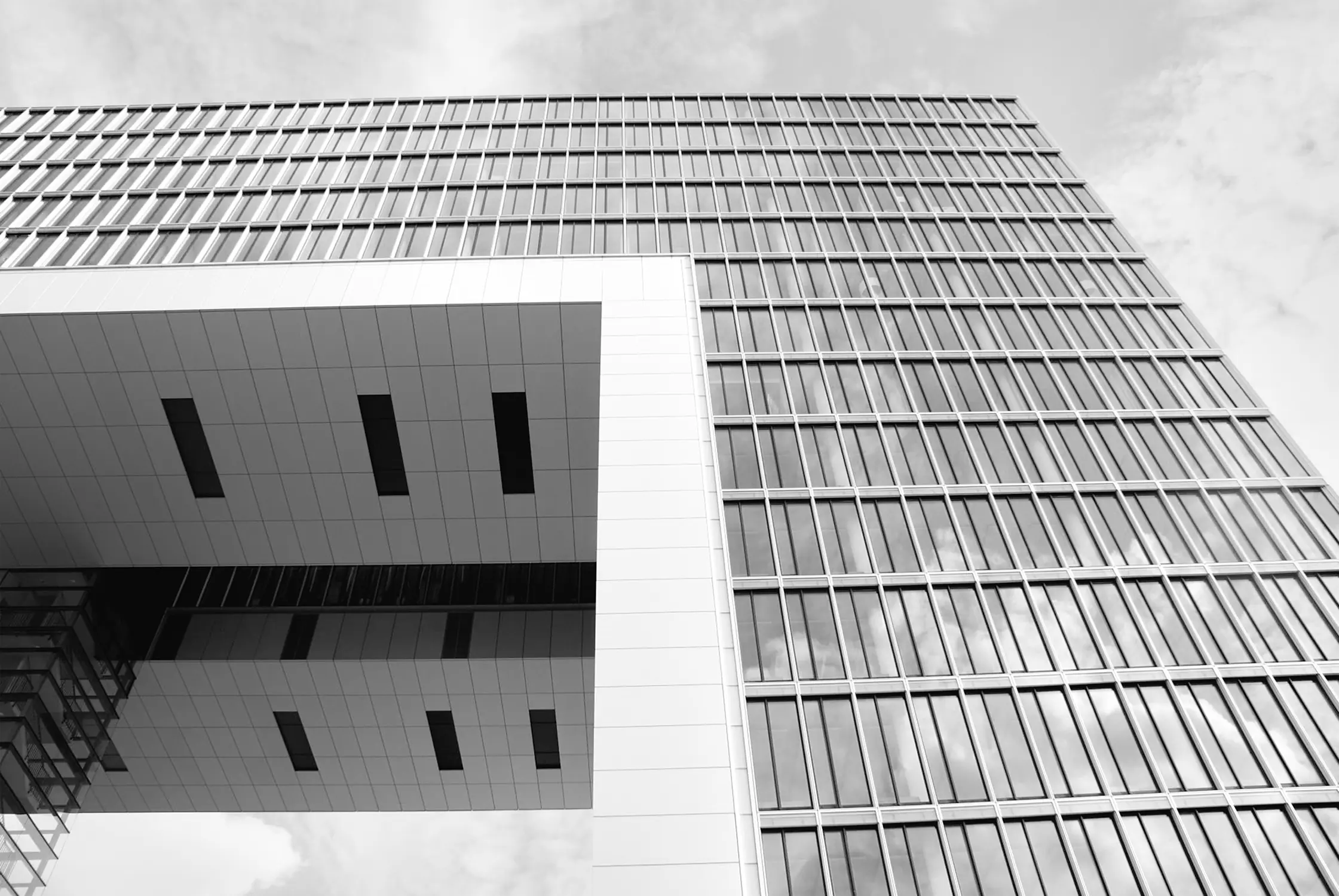 Kranhaus in Köln als Platzhalterbild für den Blogbeitrag zu Reinigungsintervallen im Gewerbe